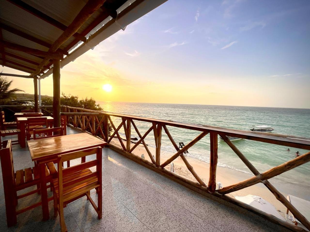 Mandala Beach Club Hotell Pendales Exteriör bild