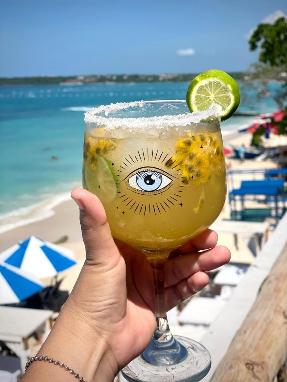 Mandala Beach Club Hotell Pendales Exteriör bild